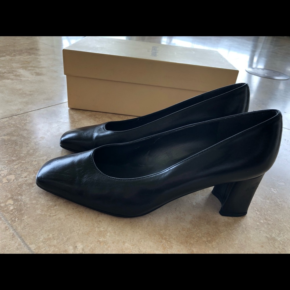 Classic Russell & Bromley black pumps